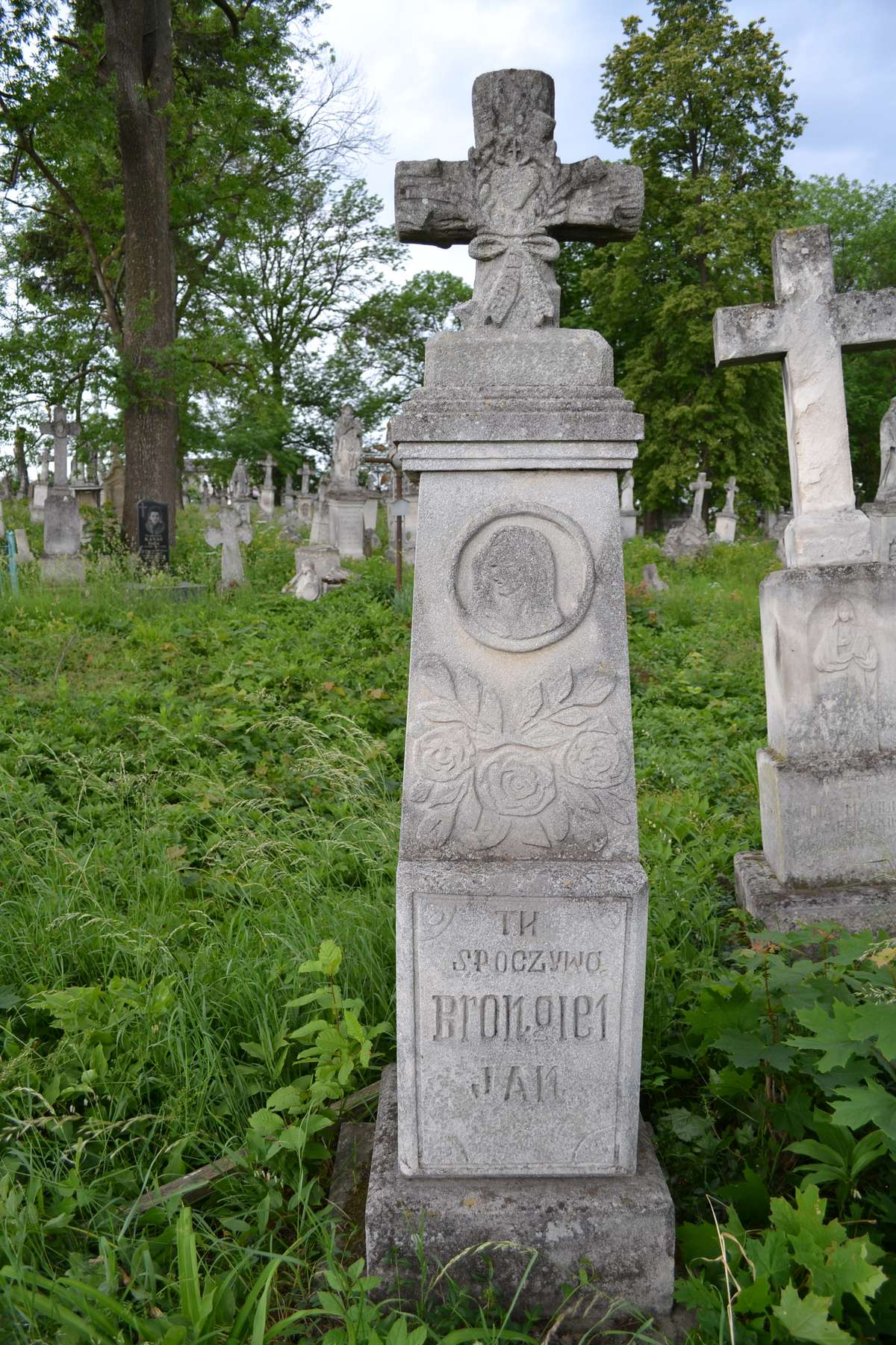 Nagrobek Jana Brongiela, cmentarz w Zbarażu, stan z 2018 roku