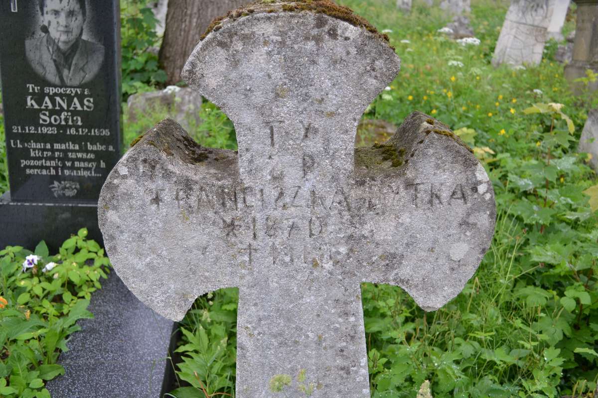 Fragment of Franciszka Dydka's tombstone, Zbarazh cemetery, as of 2018