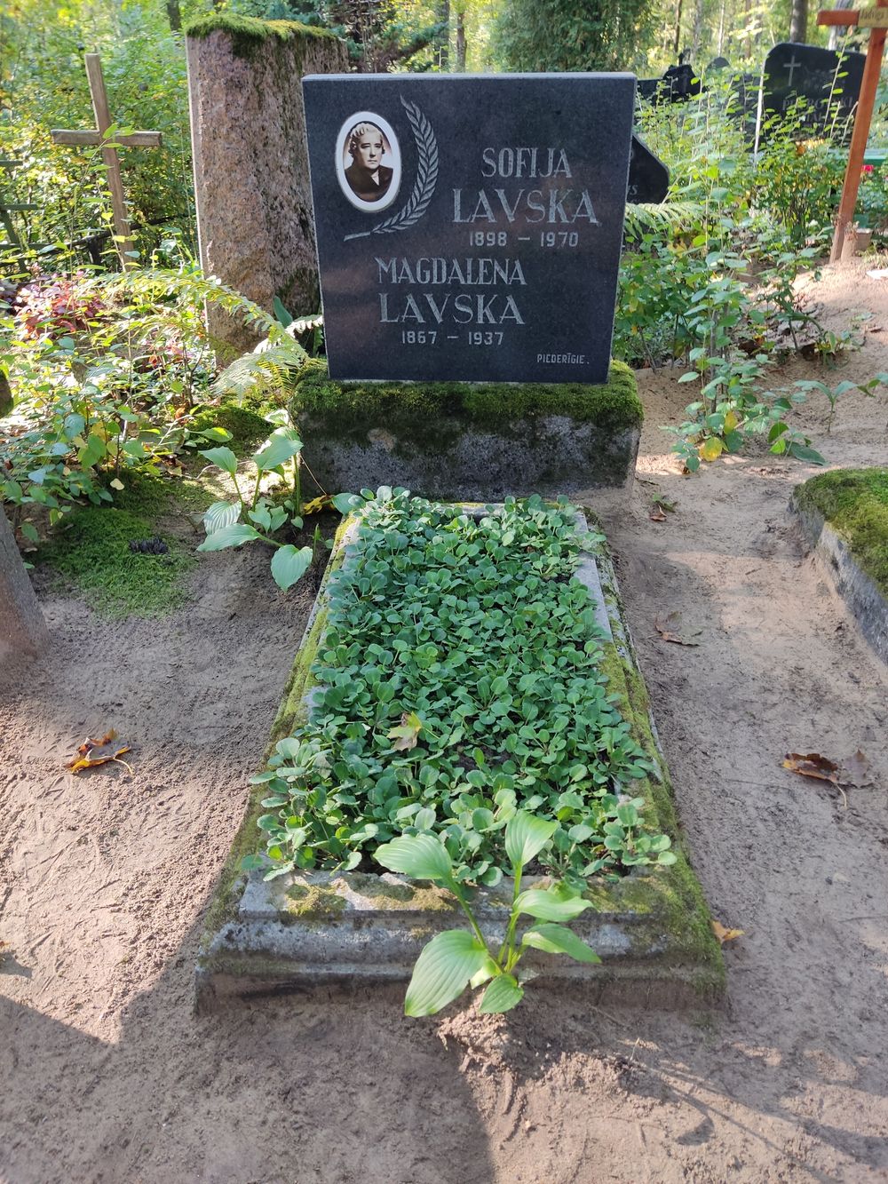 Tombstone of Magdalena and Sofija Lavsky