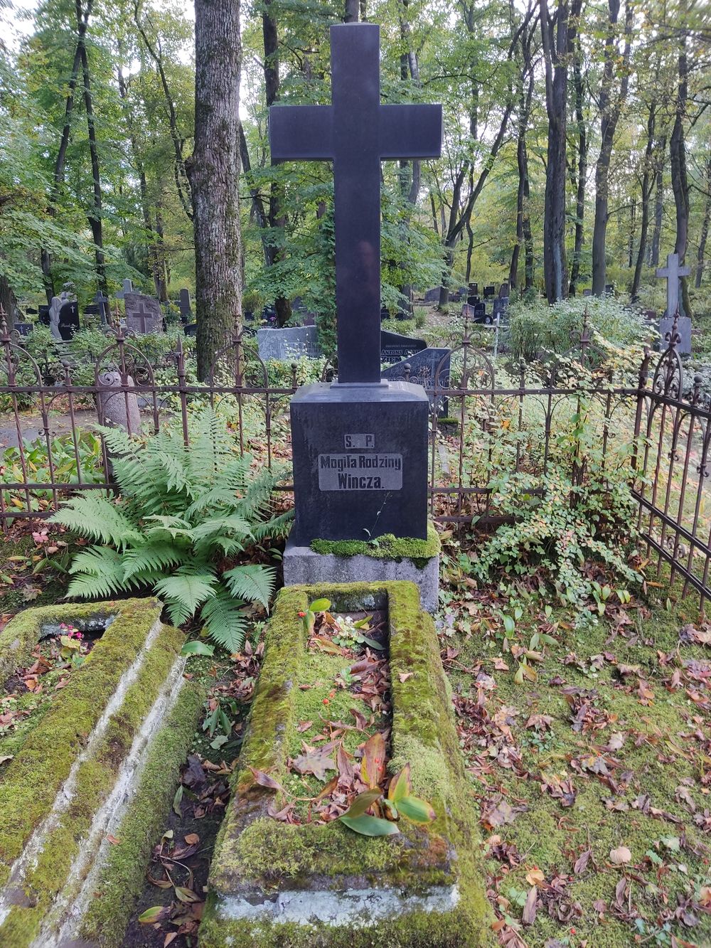 Tombstone of the Wincz family