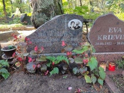 Nagrobek Bronisławy i Piotra Dmuchowskich