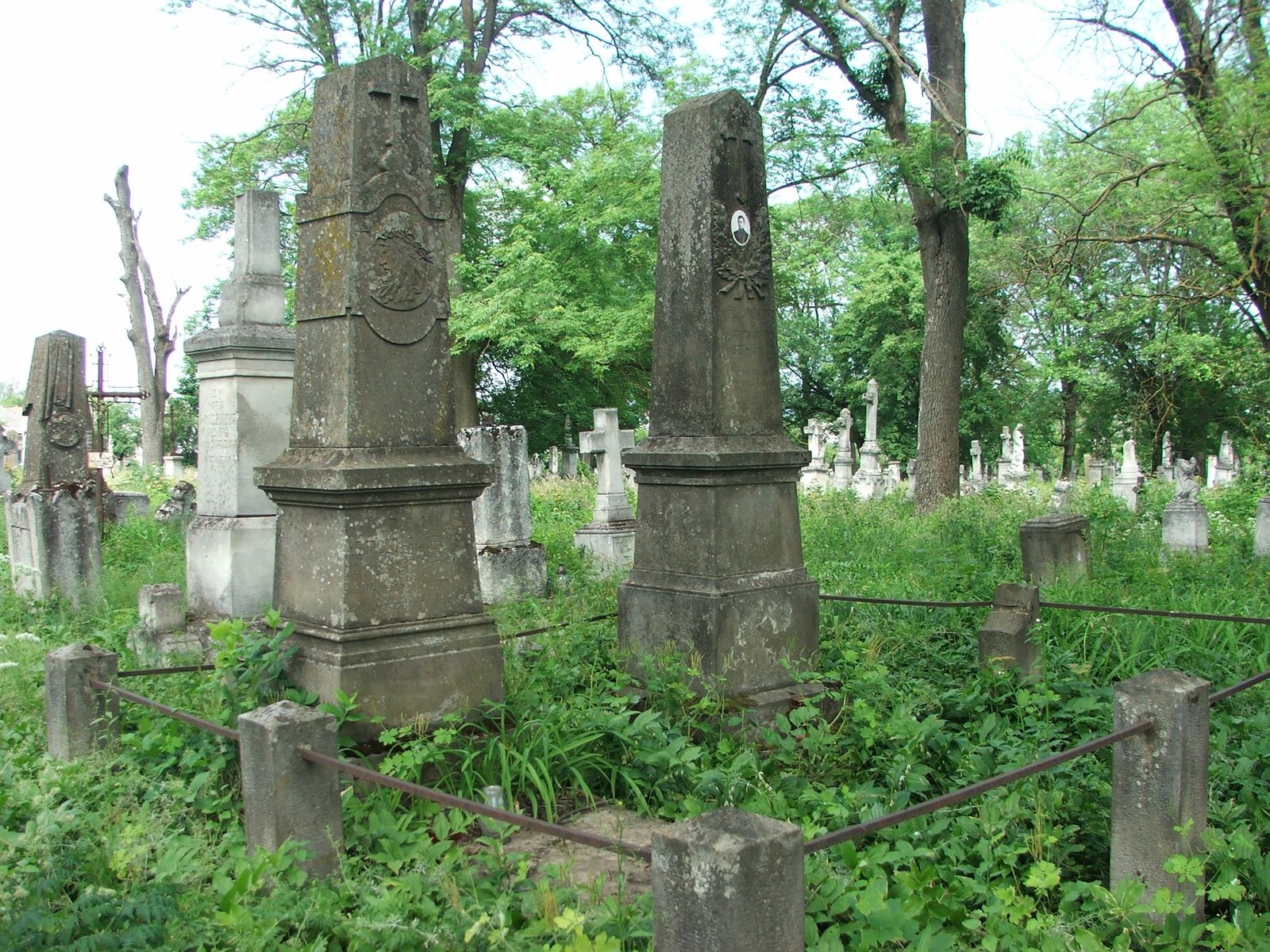 Tombstone of Leopold Raczynski, Zbarazh cemetery, as of 2018