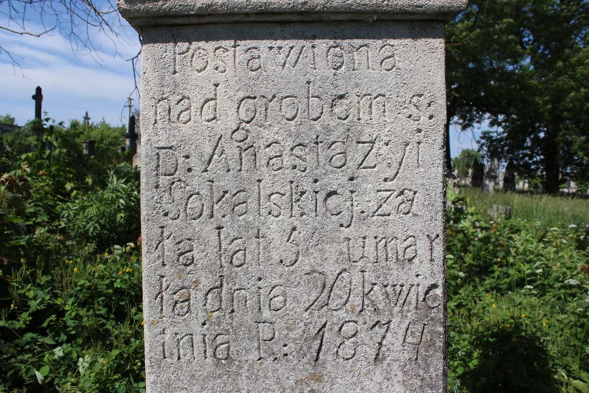 Fragment nagrobka Anastazji Sokalskiej, cmentarz w Zbarażu, stan z 2018 roku