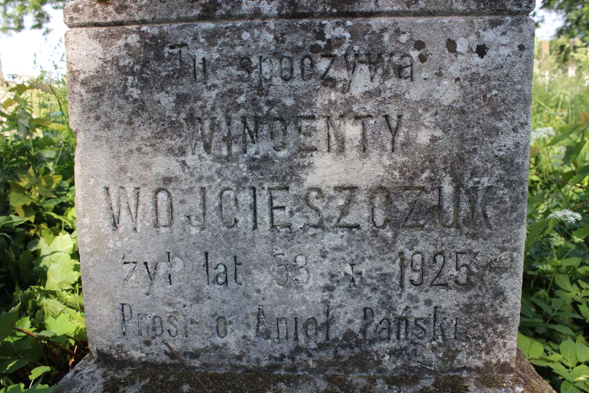 Fragment nagrobka Wincentego Wojcieszczuka, cmentarz w Zbarażu, stan z 2018 roku
