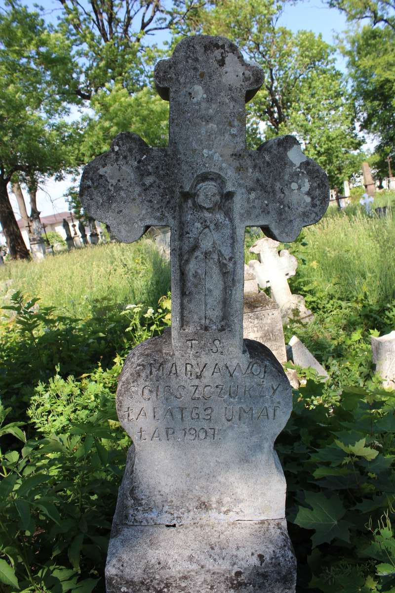 Nagrobek Marii Wojcieszczuk, cmentarz w Zbarażu, stan z 2018 roku