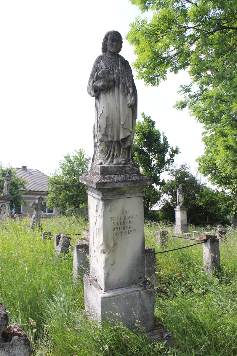 Tombstone of Stefan Dombyk, Zbarazh cemetery, state of 2018