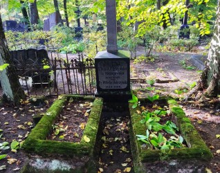 Nagrobek Emilii i Wilhelma Dobrzyńskich, cmentarz św. Michała w Rydze