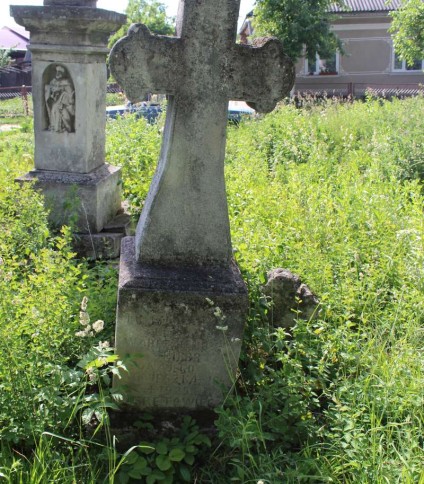 Nagrobek Ludwika i Agnieszki Warezak, cmentarz w Zbarażu, stan z 2018 roku