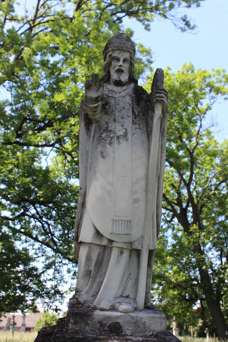 Fragment nagrobka Katarzyny Michałowskiej, cmentarz w Zbarażu, stan z 2018 roku