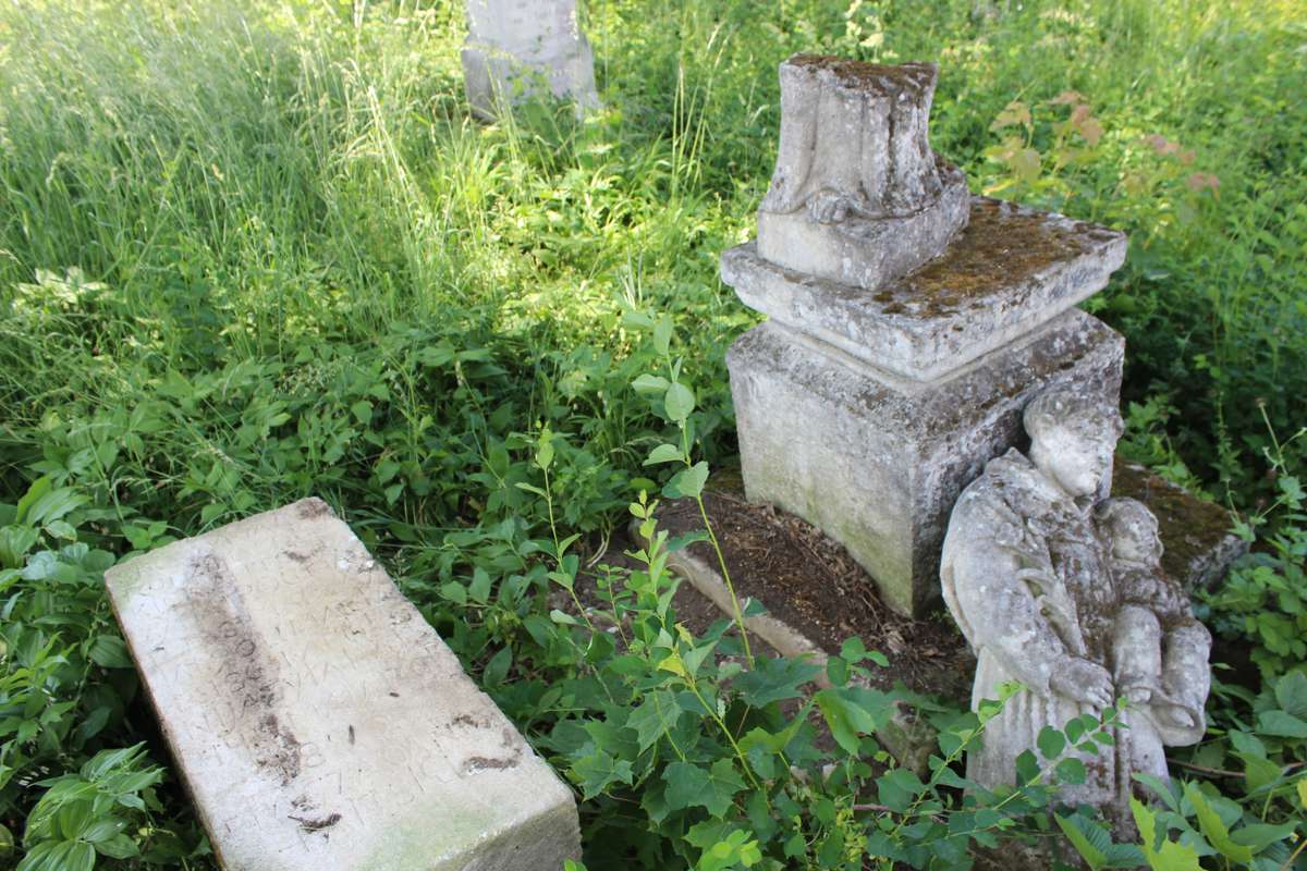 Tombstone of the Solsky family, Zbarazh cemetery, state of 2018