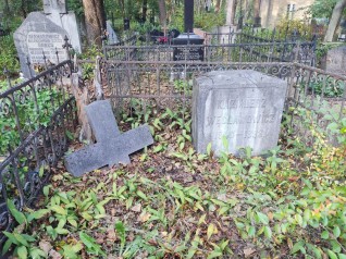 Nagrobek Kazimierza Węcławowicza, cmentarz św. Michała w Rydze