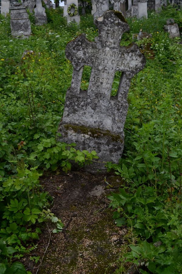 Nagrobek Marii Kernyczny, cmentarz w Zbarażu, stan z 2018