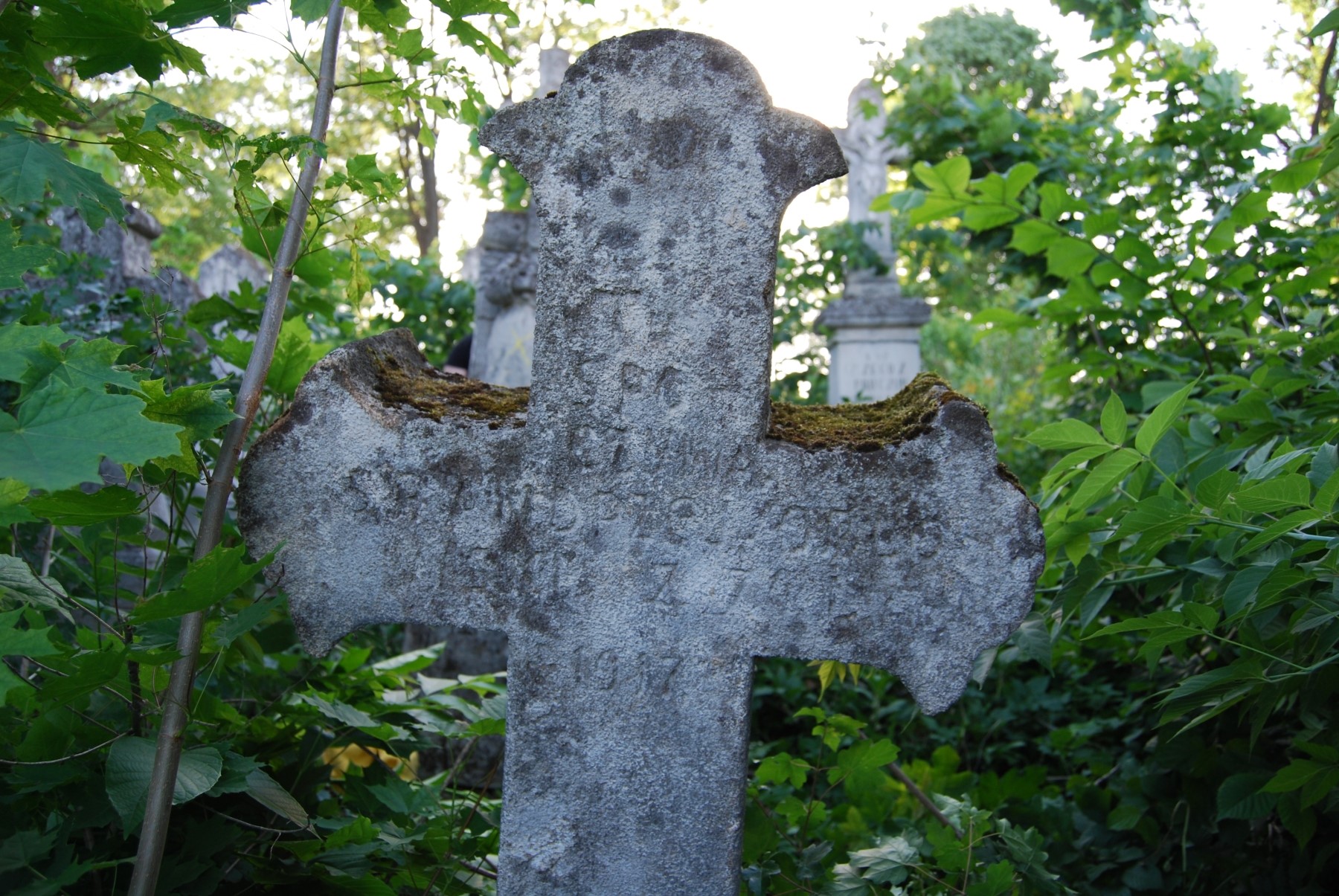 Fragment nagrobka Andrzeja Orlowskiego, cmentarz w Zbarażu, stan z 2018
