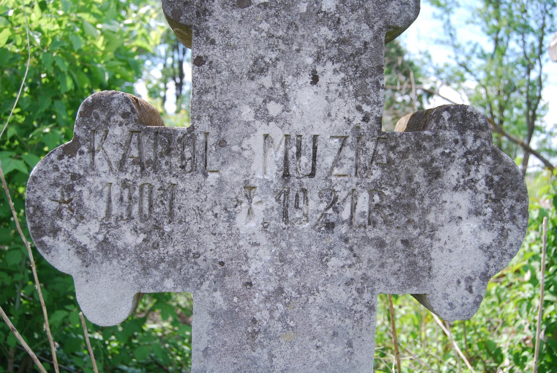 Fragment of the tombstone of Karol Muzia, Zbarazh cemetery, as of 2018