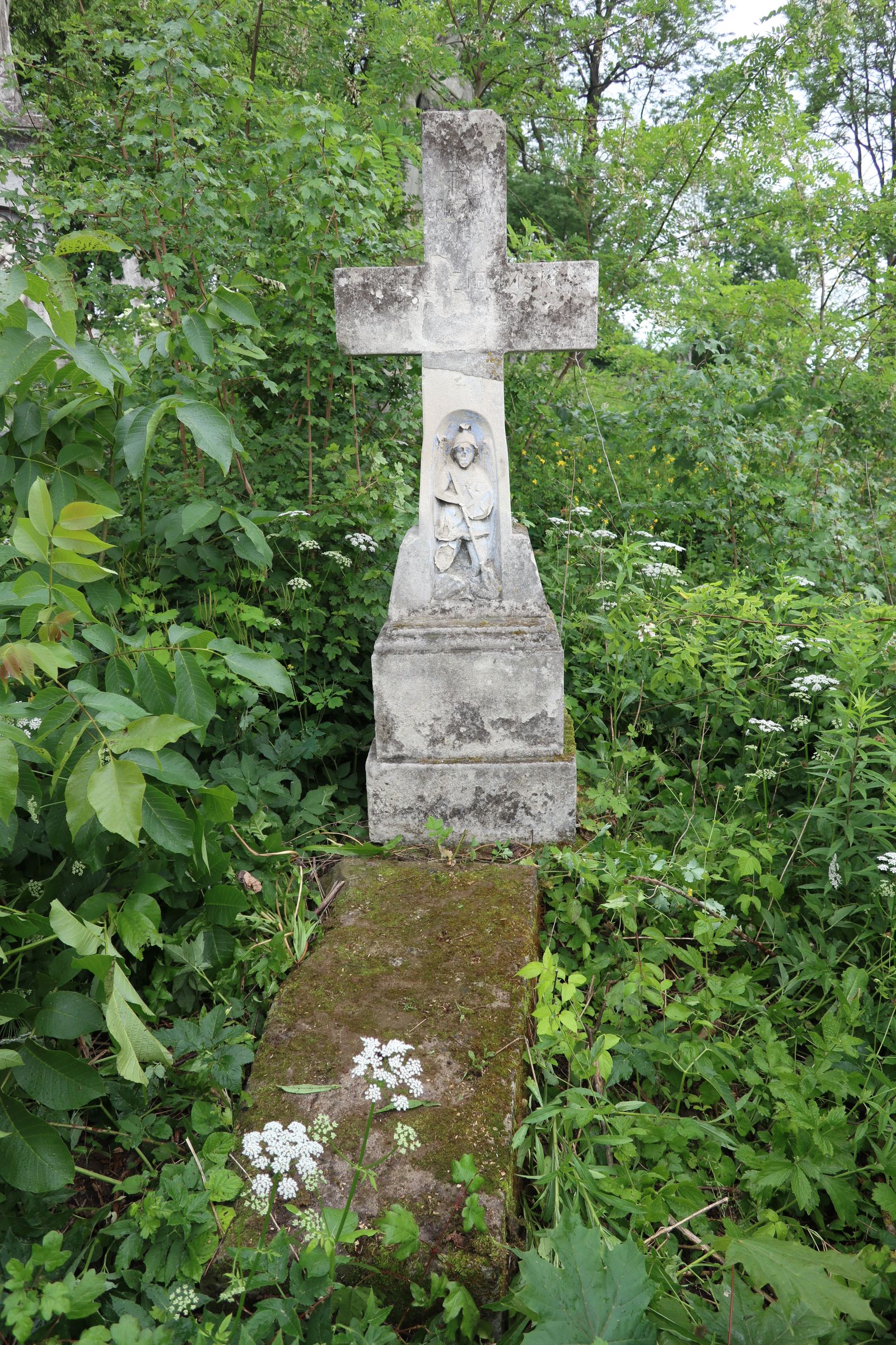 Nagrobek Michała Zielińskiego, cmentarz w Zbarażu, stan z 2018 roku