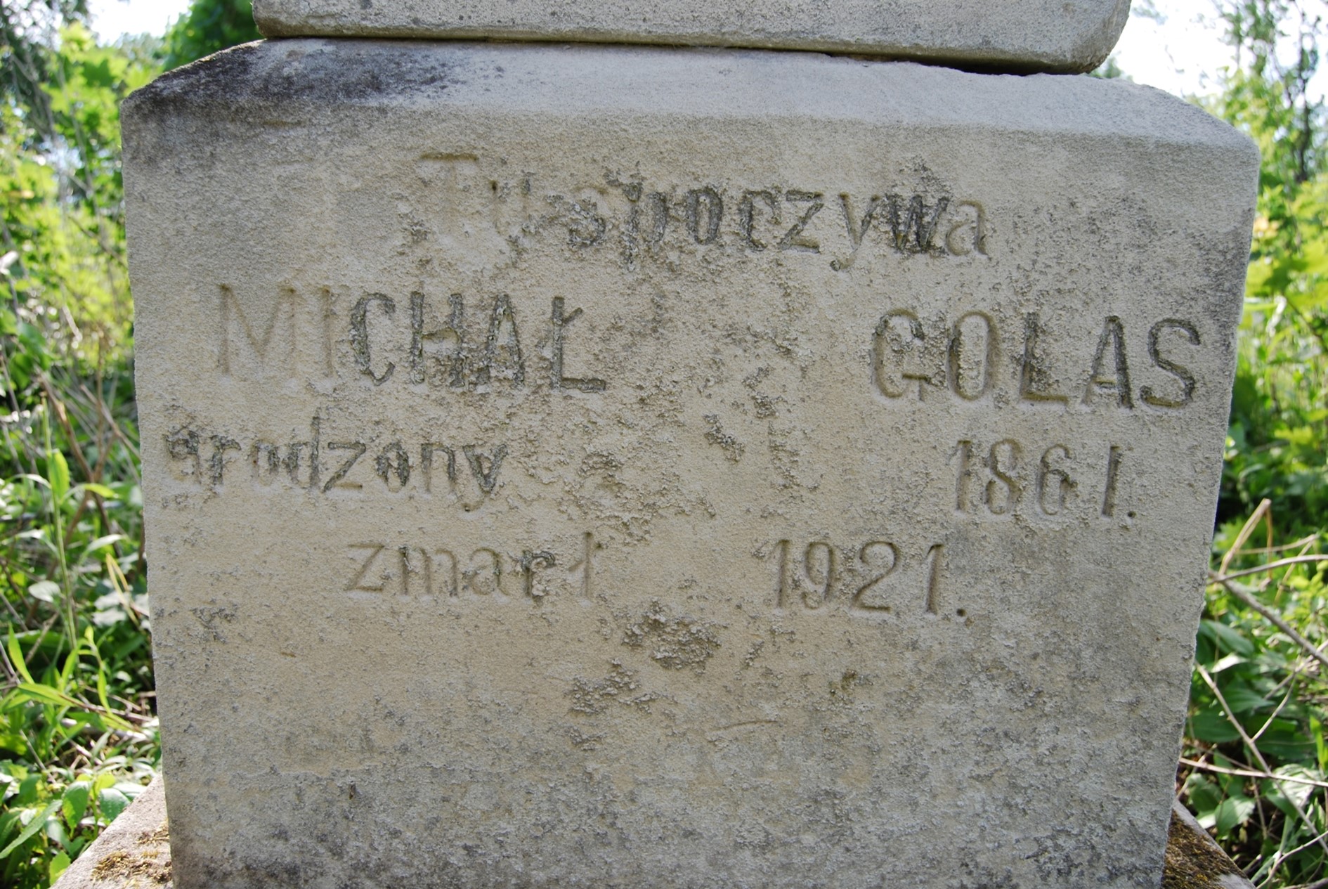 Fragment nagrobka Michała Golasa, cmentarz w Zbarażu, stan z 2018