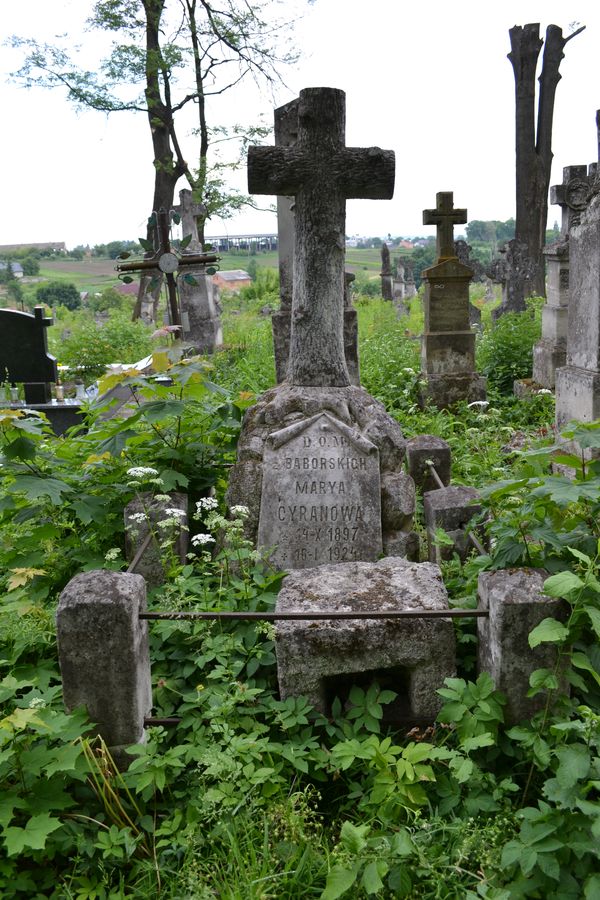 Nagrobek Marii Cyran, cmentarz w Zbarażu, stan z 2018