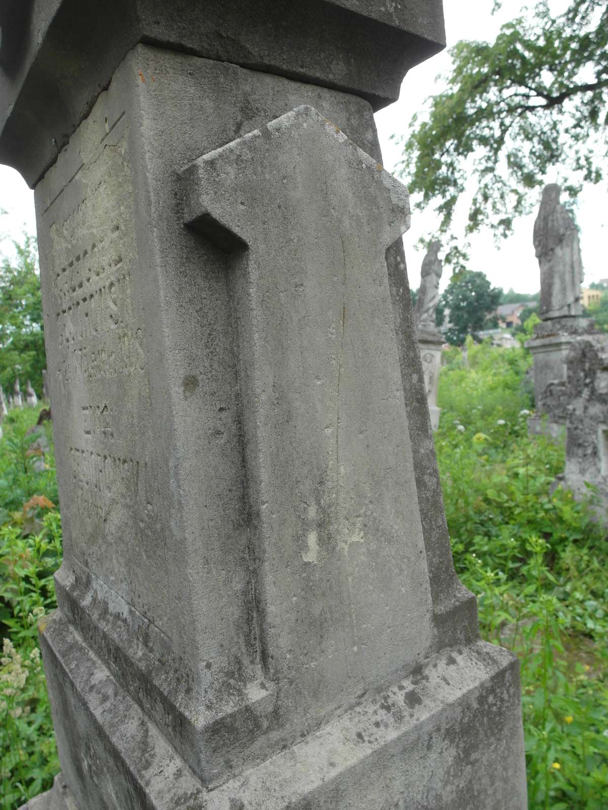 Fragment of the tombstone of Ewa and Grzegorz Gęsiorowski, Zbarazh cemetery, state of 2018