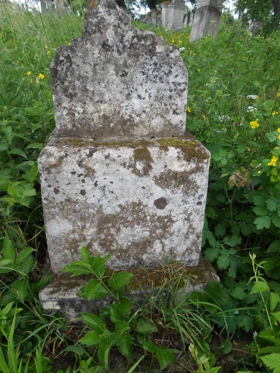 Fragment nagrobka Karola Wywiurki, cmentarz w Zbarażu, stan z 2018