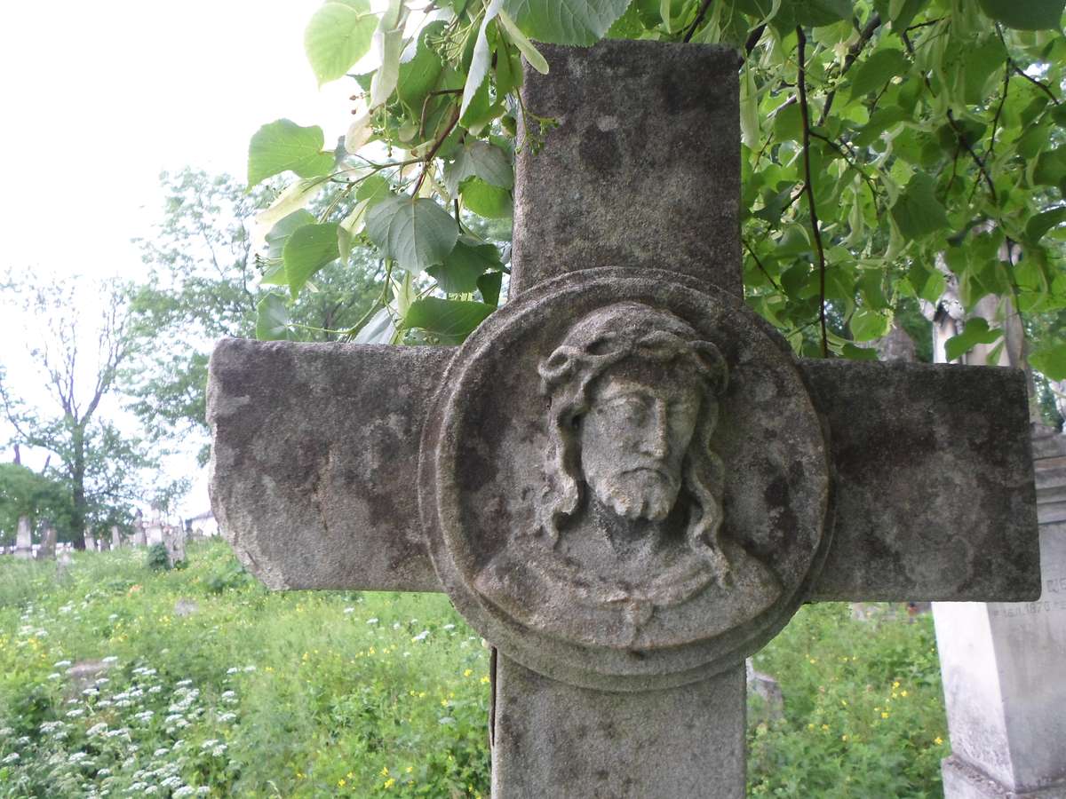 Detal nagrobka Wincentego Jaworskiego, cmentarz w Zbarażu, stan z 2018