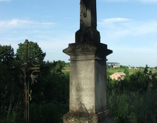 Nagrobek Karoliny Agres i Marii Gargulińskiej, cmentarz w Zbarażu, stan z 2018