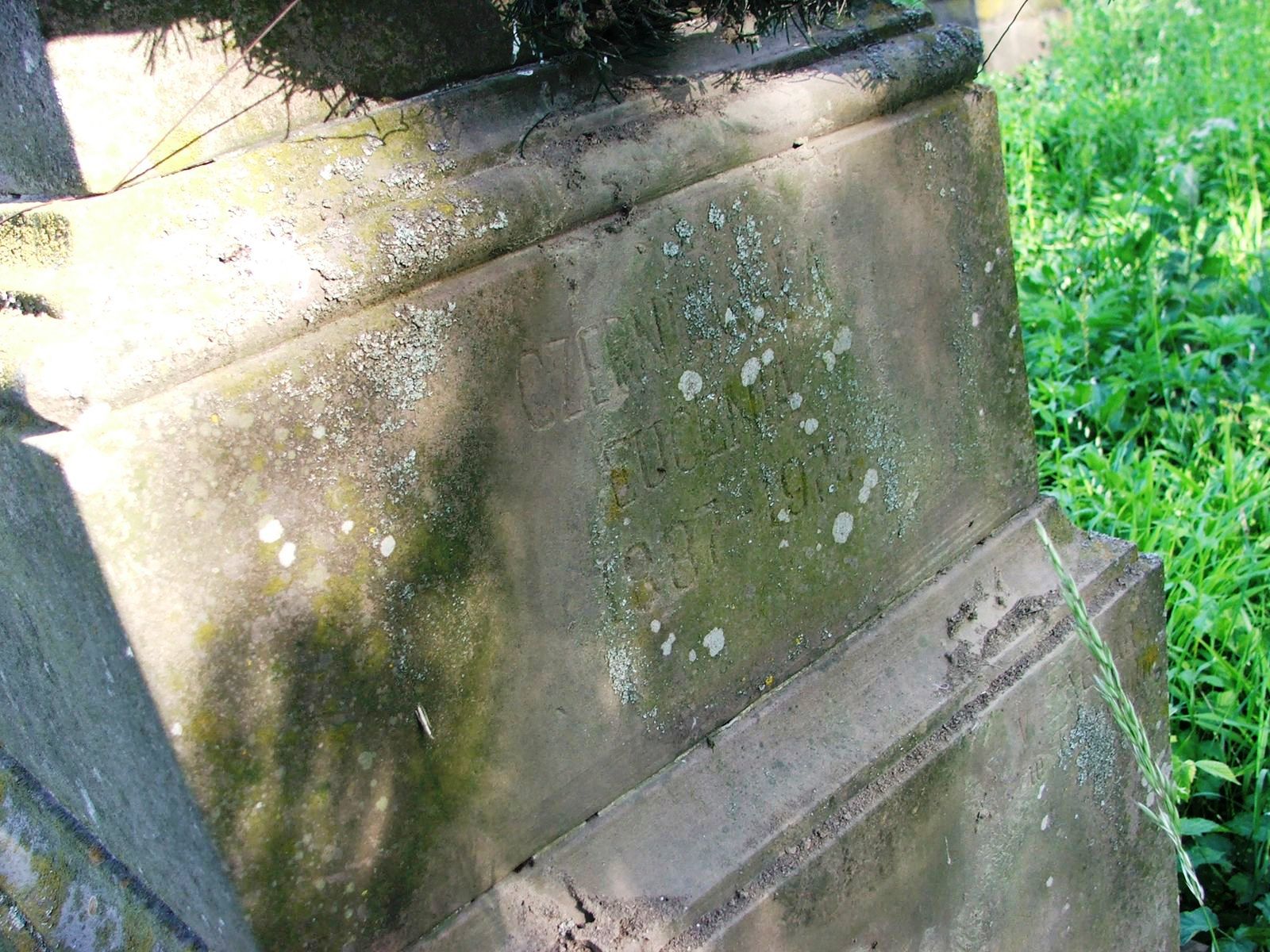 Fragment nagrobka Eugenii Czerniawskiej oraz Karola i Seweryna Szulów, cmentarz w Zbarażu, stan  z 2018