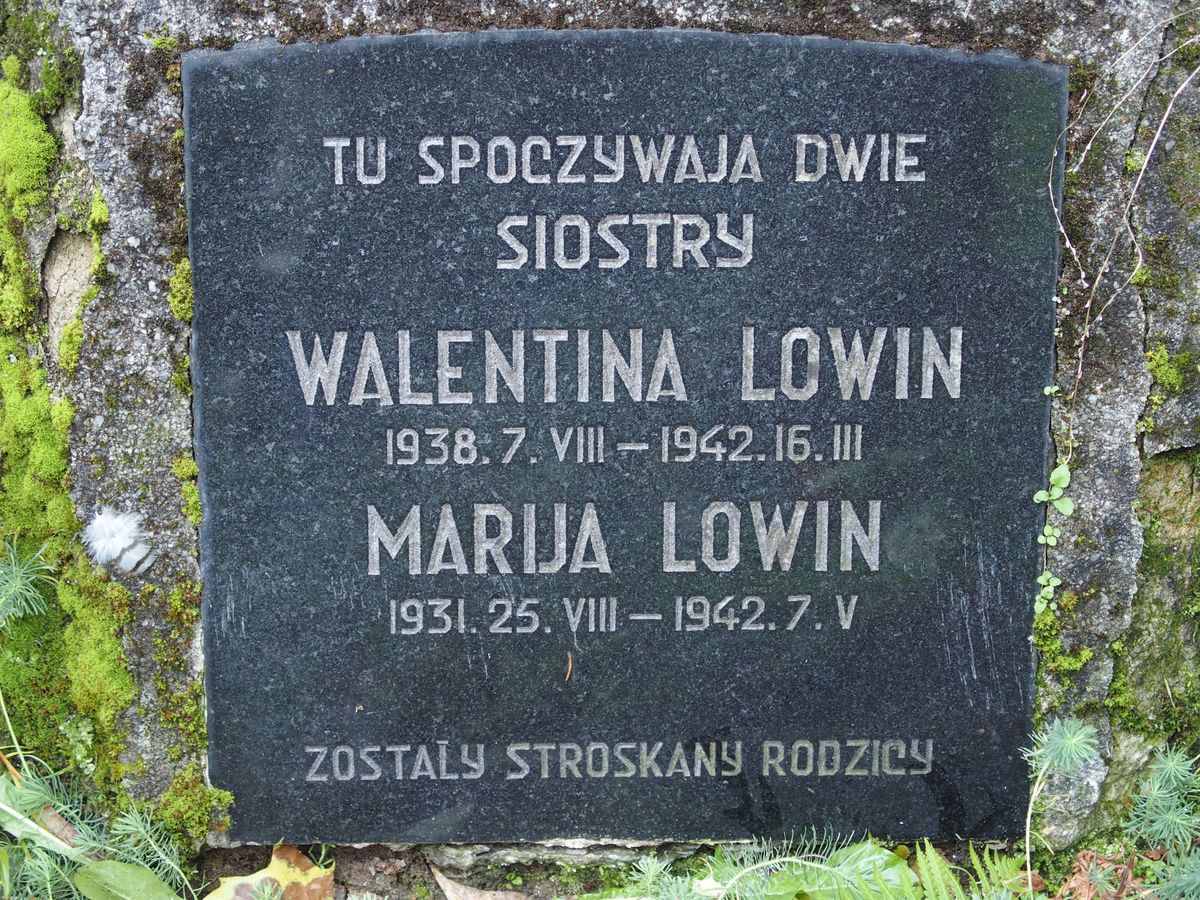 Napis z nagrobka Marii Lowin i Walentiny Lowin, cmentarz św. Michała w Rydze, stan z 2021 r