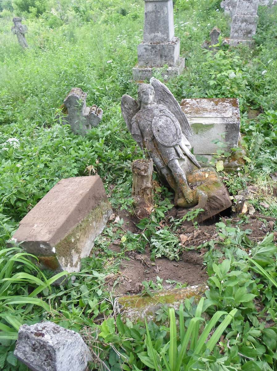 Nagrobek Michała Łukasiewicza, cmentarz w Zbarażu, stan z 2018