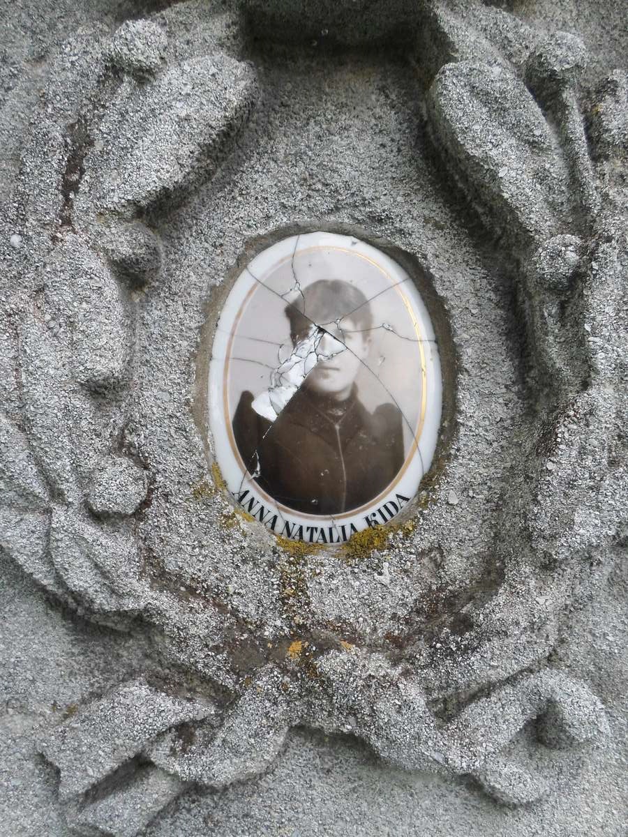 Detail of the tombstone of Anna Kida, Zbarazh cemetery, state of 2018