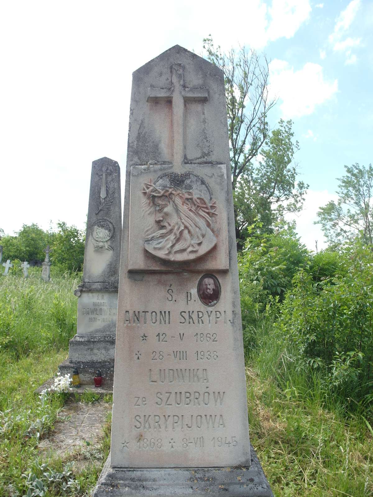 Tombstone of Antoni and Ludwika Skrypij, Zbarazh cemetery, as of 2018.