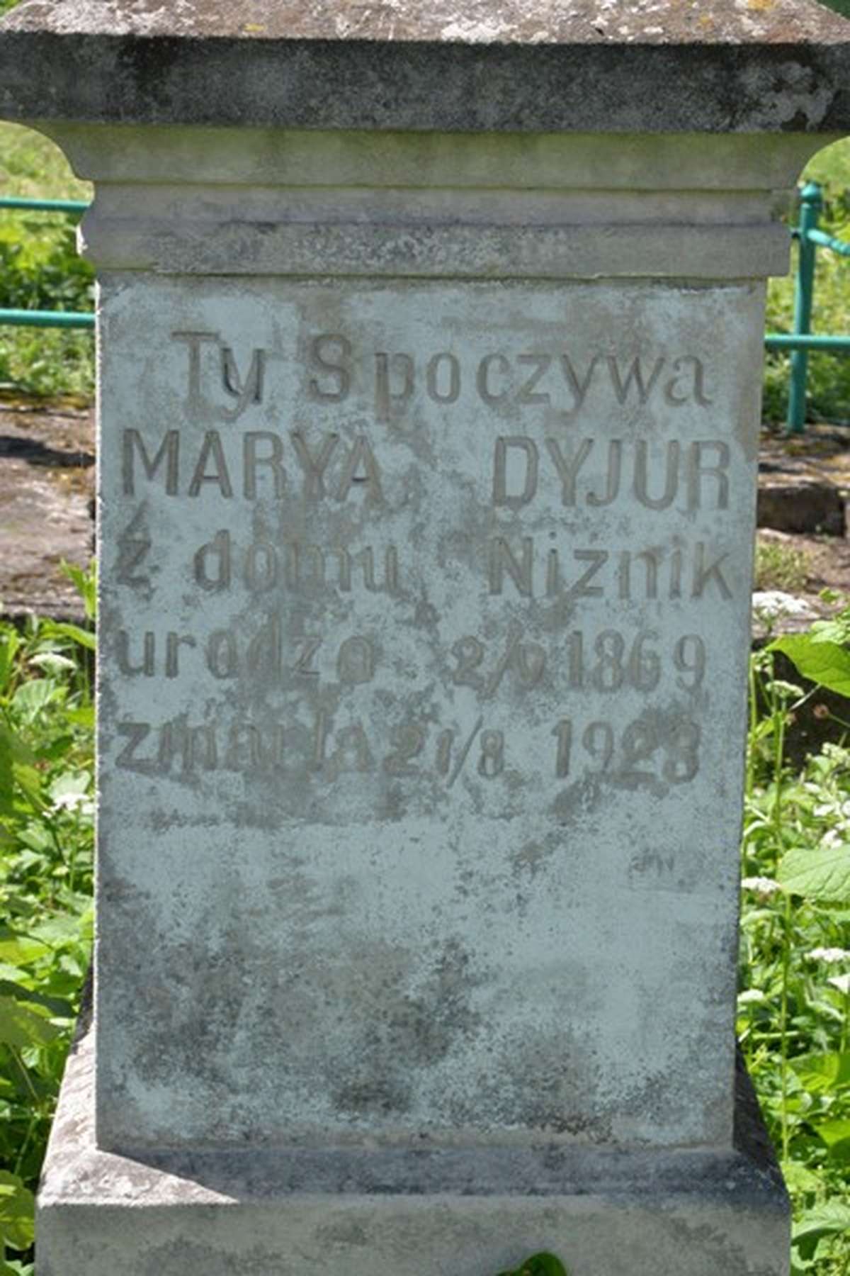Fragment nagrobka Marii Dyjur, cmentarz w Zbarażu, stan z 2018