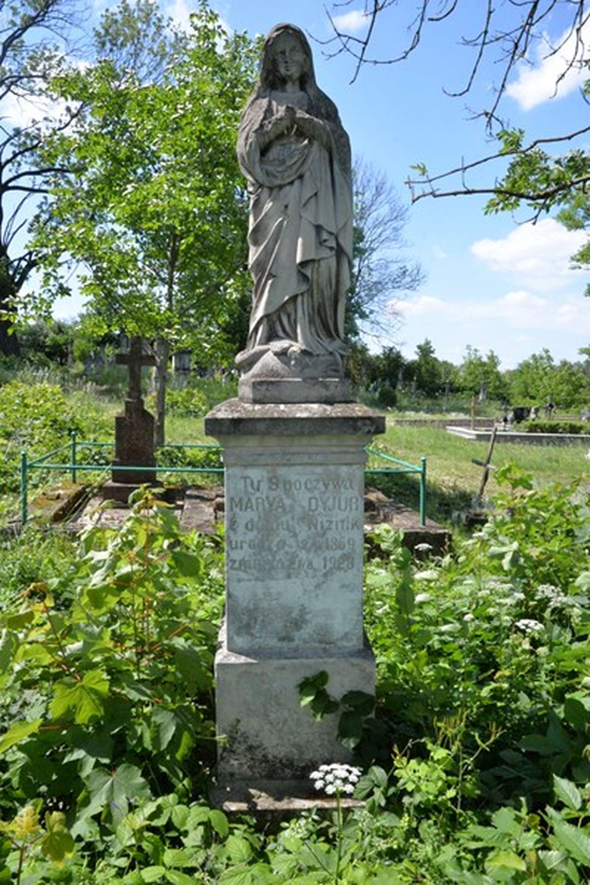 Nagrobek Marii Dyjur, cmentarz w Zbarażu, stan z 2018