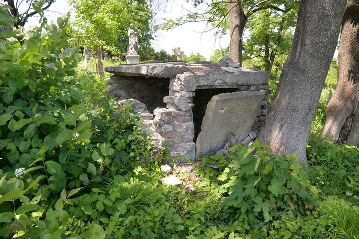 Grobowiec rodziny Martulewiczów, cmentarz w Zbarażu, stan z 2018