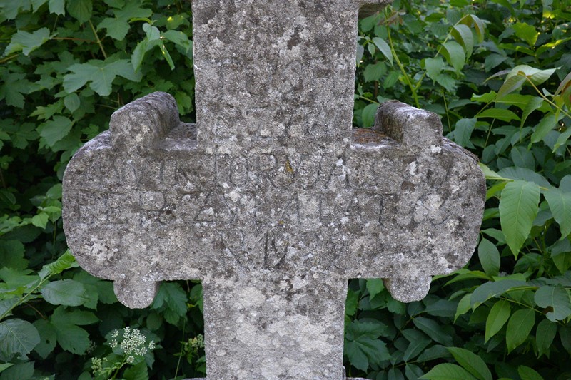 Fragment nagrobka Wiktorii Szurek, cmentarz w Zbarażu, stan z 2018