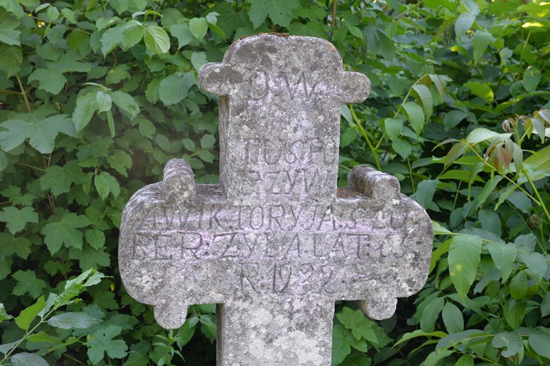 Fragment of the gravestone of Wiktoria Szurek, Zbarazh cemetery, state of 2018