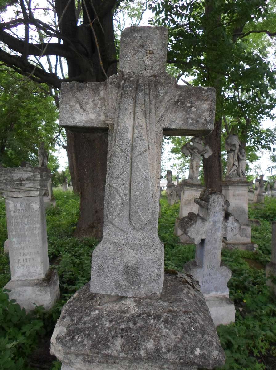 Fragment nagrobka Wojciecha Stańkiewicza, cmentarz w Zbarażu, stan z 2018