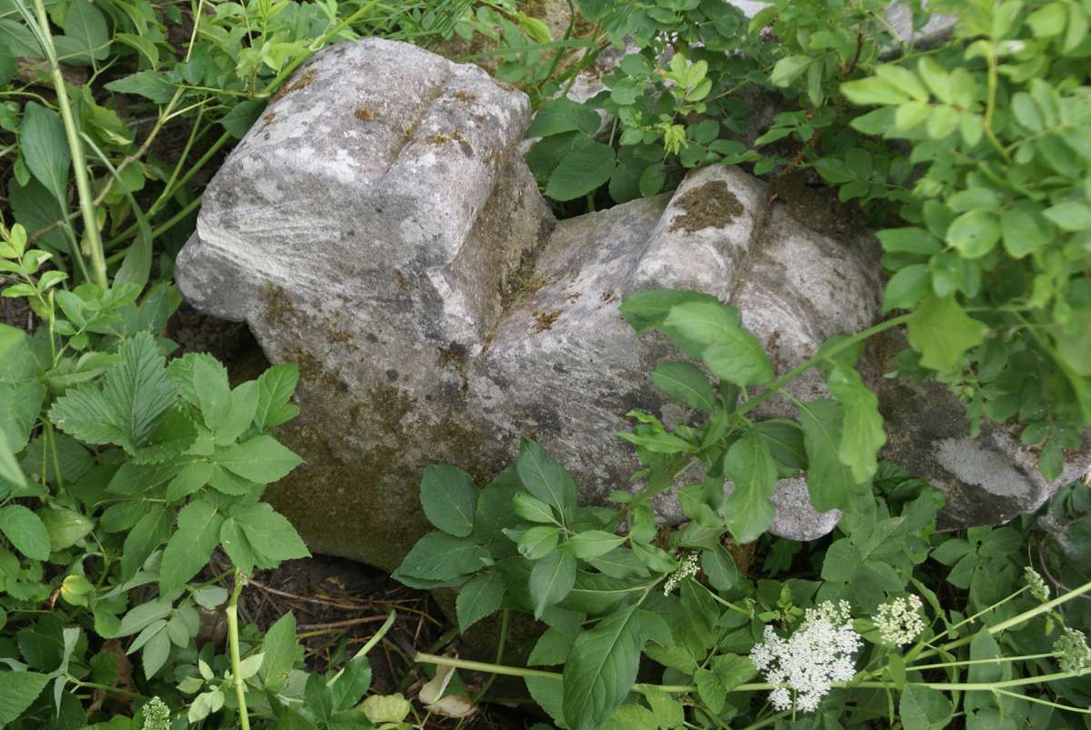 Fragment of Tekla Czychawska's tombstone, Zbarazh cemetery, as of 2018