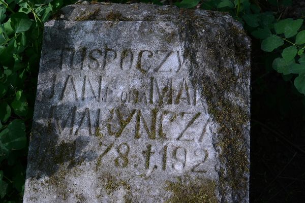 Nagrobek Jana i Ma[...] Marynczak, fragment z inskrypcją, cmentarz zbaraski, stan przed 2018