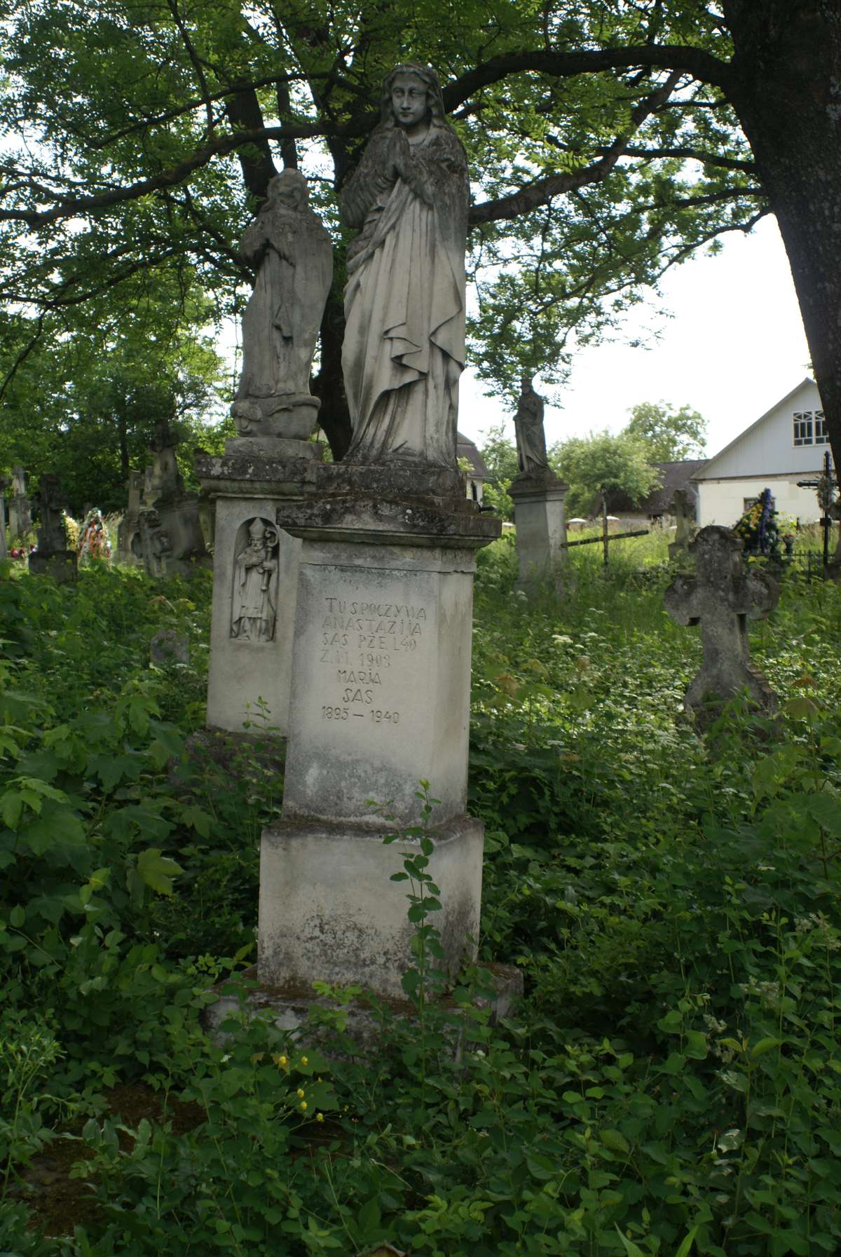 Nagrobek Anastazji i Marii Sas, cmentarz w Zbarażu, stan z 2018 roku