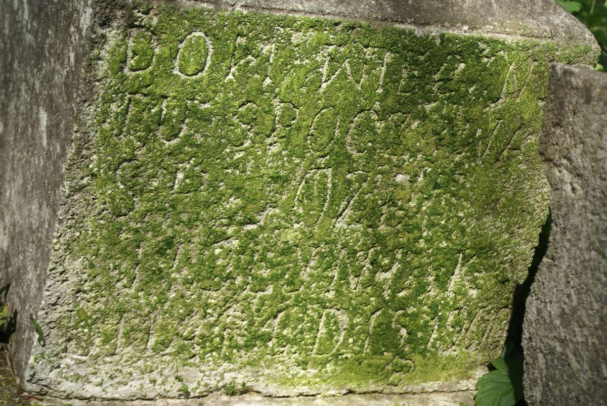 Fragment of the gravestone of Jozef Volyniak, Zbarazh cemetery, as of 2018