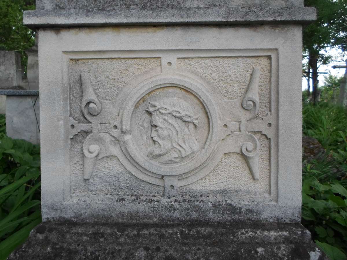 Detail of the tombstone of Jacenty Hajkiewicz, Zbarazh cemetery, state of 2018