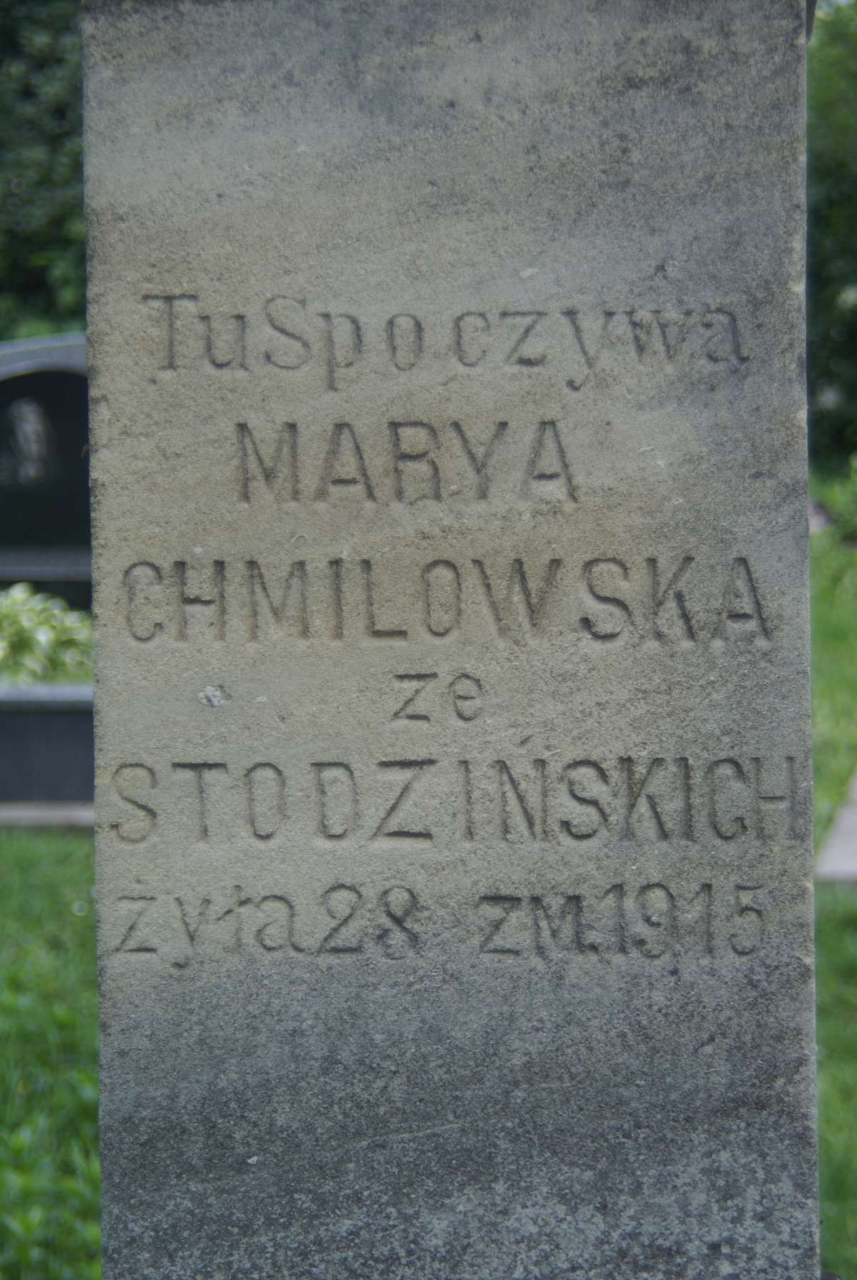 Fragment nagrobka Marii Chmilowskiej, cmentarz w Zbarażu, stan z 2018 roku