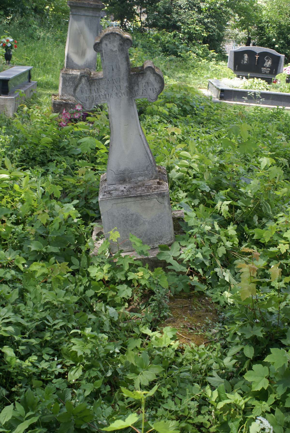 Nagrobek Feliksa i Marii Kozak, cmentarz w Zbarażu, stan z 2018 roku
