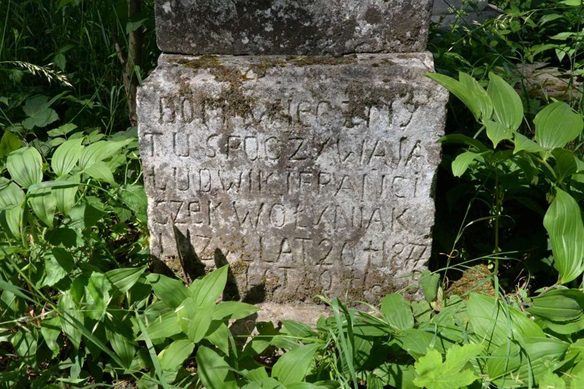 Inscription of the gravestone of Franciszek and Ludwik Wolyniak, cemetery in Zbarazh, as of 2018