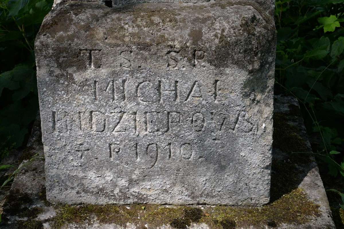 Inskrypcja nagrobka Michała Indzierowskiego, cmentarz w Zbarażu, stan z 2018