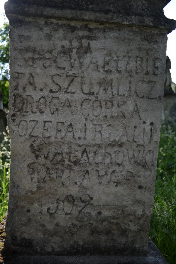 Tombstone of Elzbieta Szumlicz, fragment with inscription, zbaraska cemetery, state before 2018