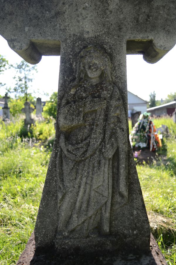 Tombstone of Jozefa Bilovus, fragment of finial, zbaraska cemetery, state before 2018