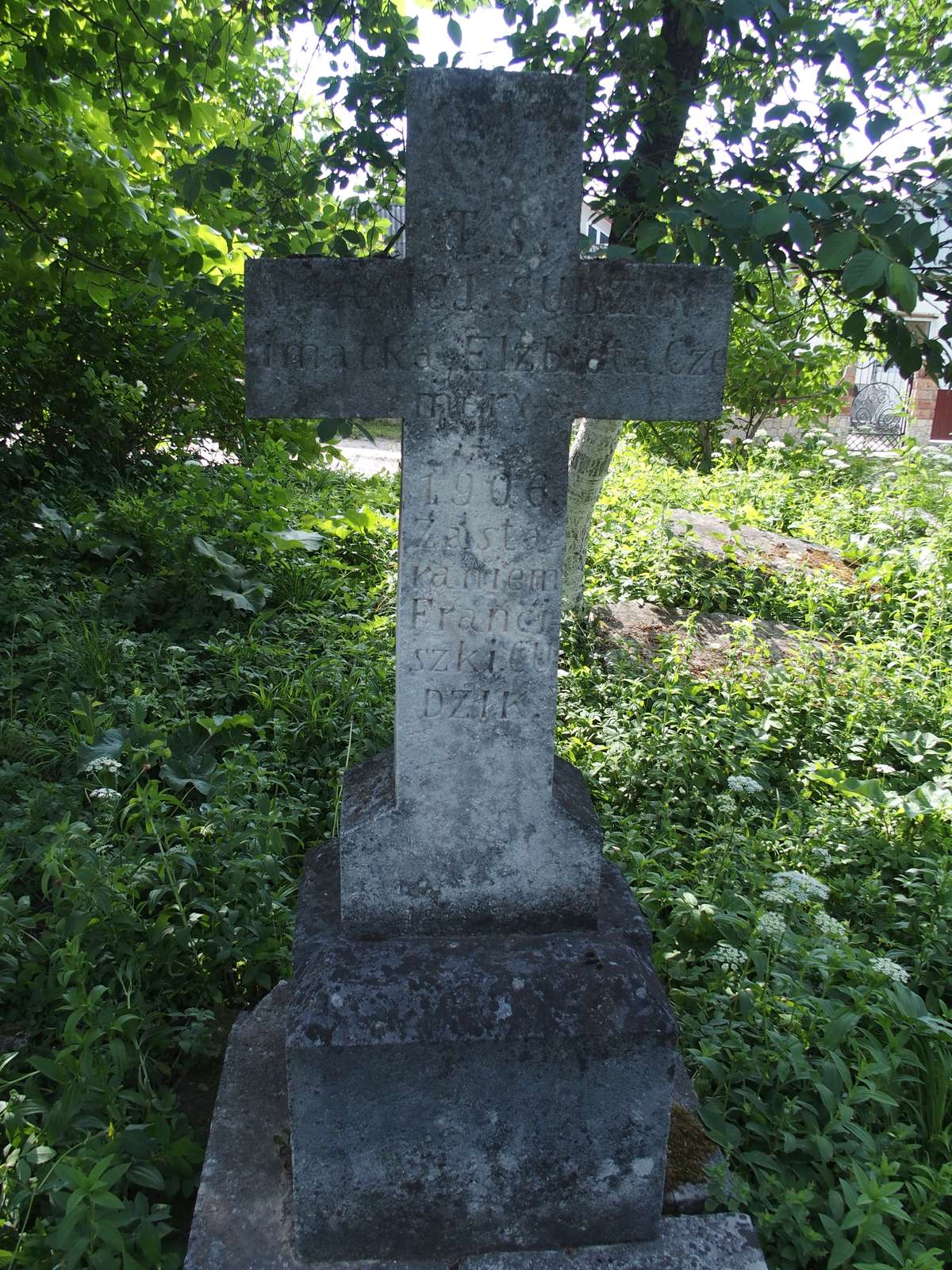 Tombstone of Maciej Cudzik and Elzbieta Czemerys, finial, zbaraska cemetery, pre-2018 condition