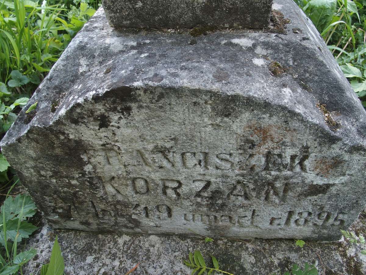 Nagrobek Franciszka Korzana, fragment z inskrypcją, cmentarz zbaraski, stan przed 2018