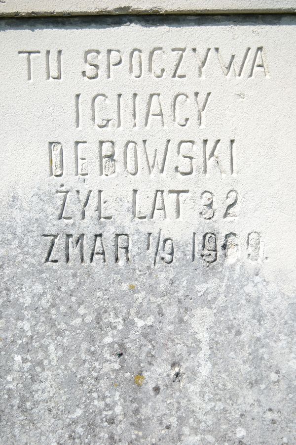 Nagrobek Ignacego Debowskiego, fragment z inskrypcją, cmentarz zbaraski, stan przed 2018